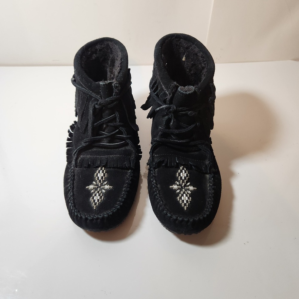 Manitobah Mukluks Black Suede Beaded Fringe Moccasin Ankle Boots Vibram L8 M6